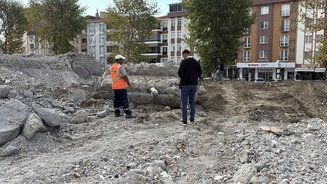 Tüyler ürperten olay! Yıkım çalışması yapılırken bulundu 4
